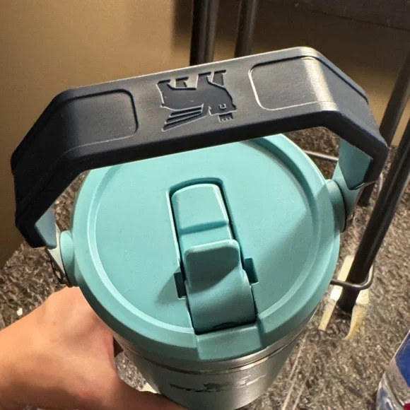 Stanley The IceFlow Flip Straw Tumbler-30oz. Agave color - Picture 4 of 7